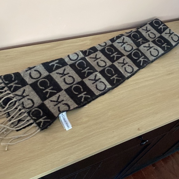 Perfect condition Calvin Klein scarf - Picture 3 of 3